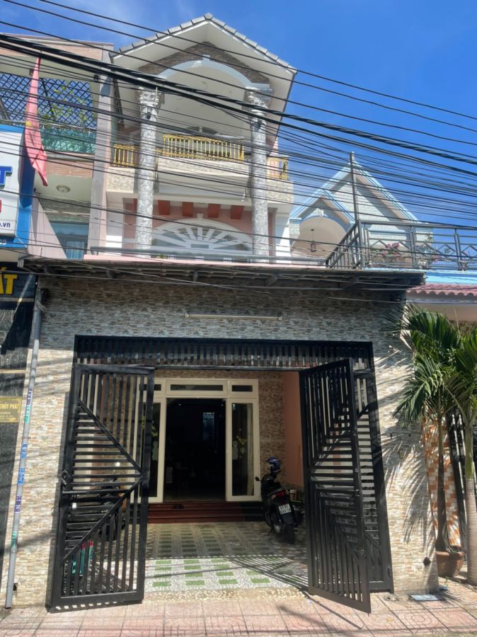 Bán nhà Dĩ An trệt , hai lầu mặt tiền đường Trần văn Ơn phường Đông Hòa , TP Dĩ An , Bình Dương